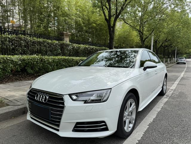 Audi A4L 2018 30th anniversary model 40 TFSI aggressive type