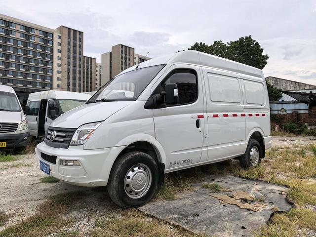 Xintu V80 2021 2.0T classic city with King 6-speed manual short shaft, top 3 seats