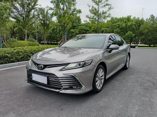 Camry 2022 2.0GVP Leader