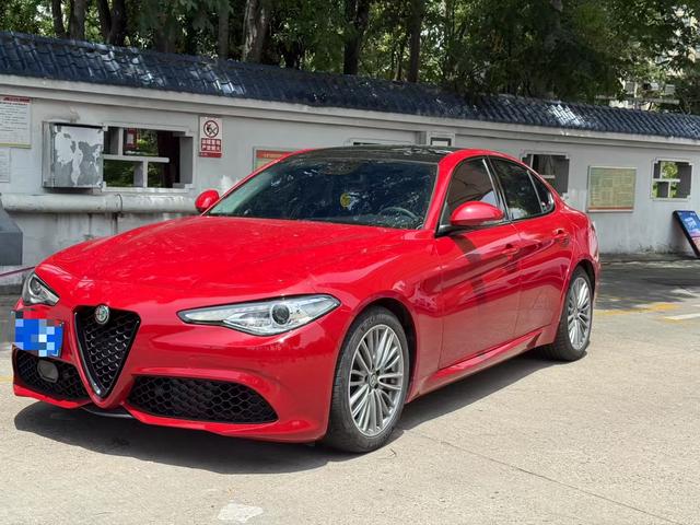 Giulia Giulia 2017 2.0T 280HP Luxury Edition