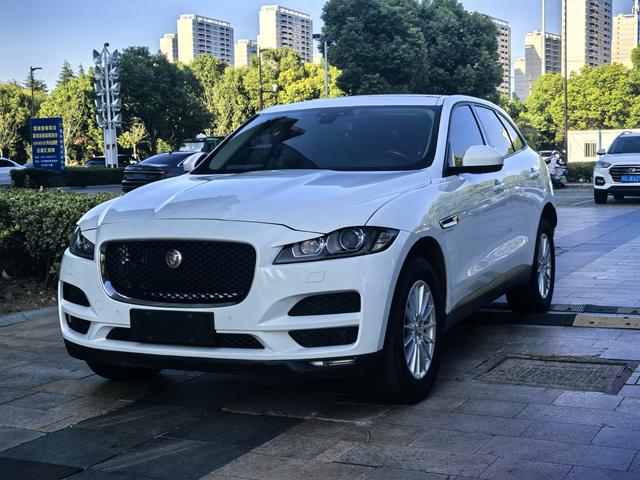 Jaguar F-PACE 2018 2.0T 2WD Urban Premium