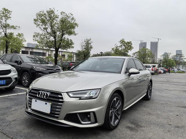 Audi A4L 2019 40 TFSI Style National VI
