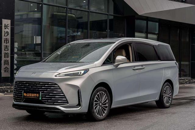 Buick GL8 PHEV 2025 Lushang 1.5T Premium Edition