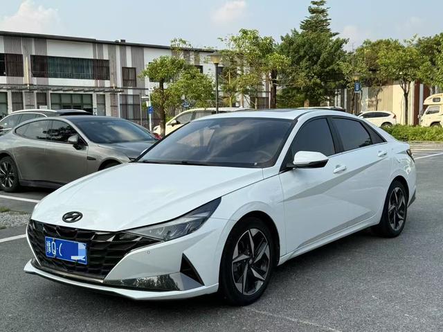 Elantra 2021 1.5L CVT LUX Premium
