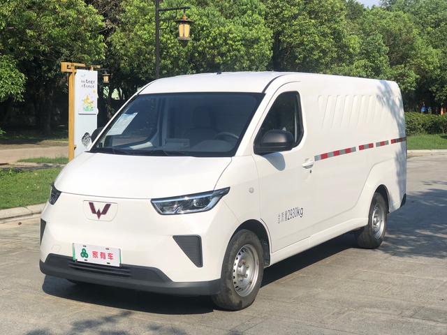Wuling Yangguang 2024 model 300km practical Window Sealing version 60kW
