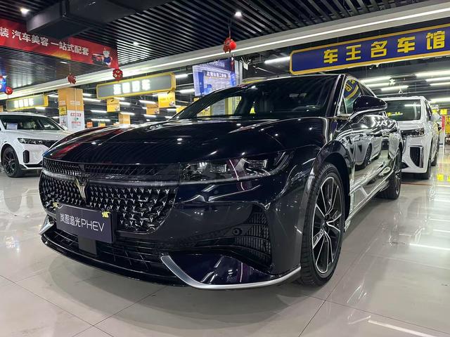 Lantu Chasing Light PHEV 2024 Ultra-long battery life Four-wheel drive Ultimate Edition