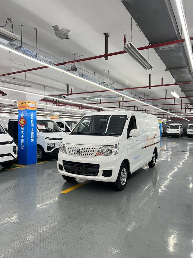 Ruixing EM80 2021 flat top back sliding door 2 seats 41.86kWh