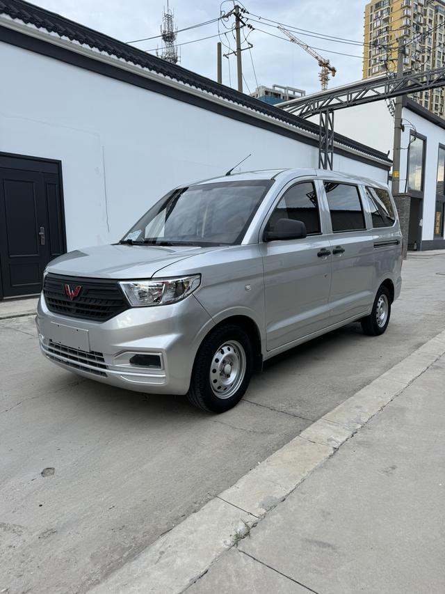 Wuling Hongguang V 2019 model 1.5L basic National VI LAR