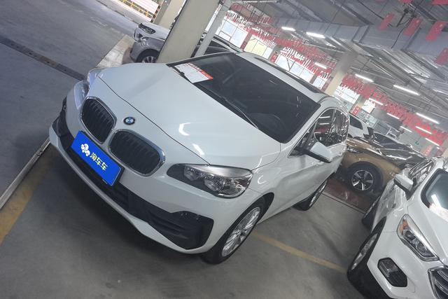 BMW 2 Series Utility Wagon 2018 220i Leader