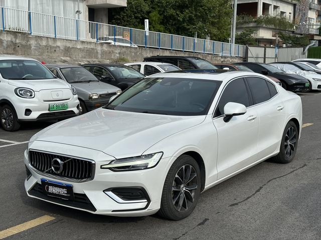 Volvo S60 2022 B4 Intelligent Deluxe