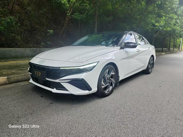 Elantra 2023 1.5L CVT LUX Premium