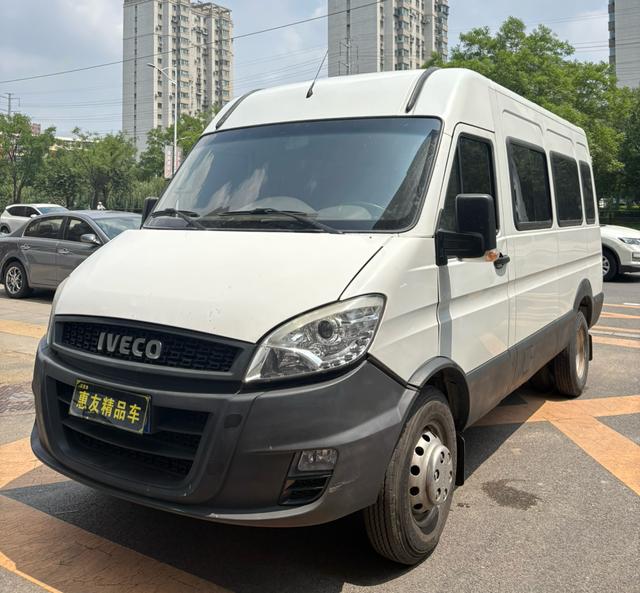 Iveco Baodi 2017 2.5T classic A37 bus mid-top 7-seater 47Z5