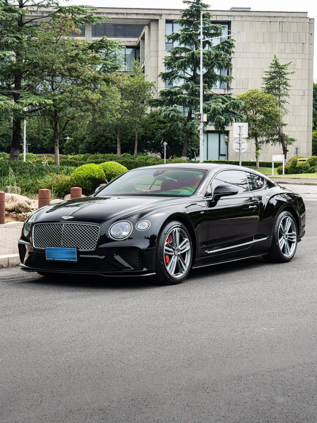 Continental 2020 4.0T GT V8