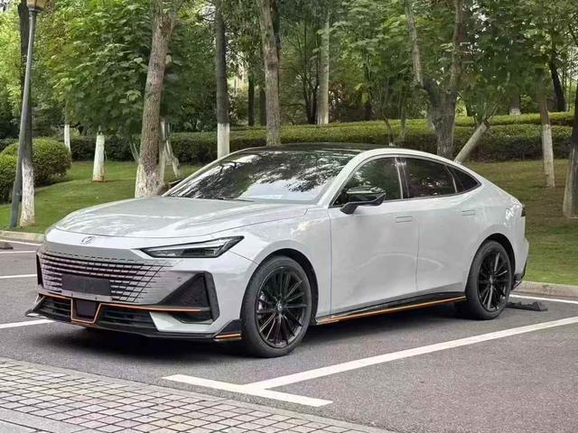 Changan UNI-V 2023 1.5T Sport Edition