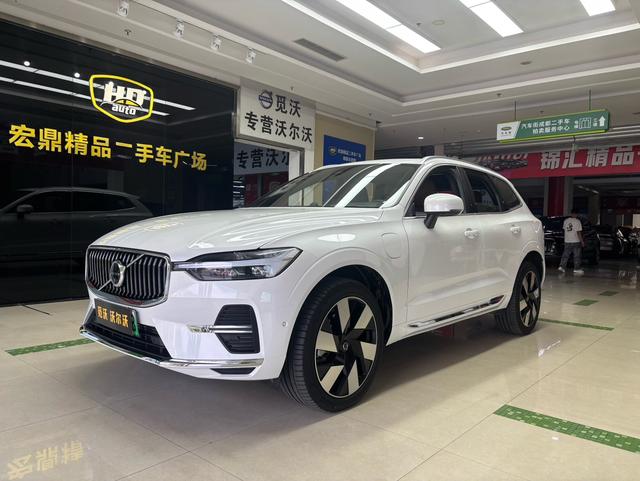 Volvo XC60 PHEV 2025 T8 four-wheel drive long battery life Zhiya Deluxe Edition