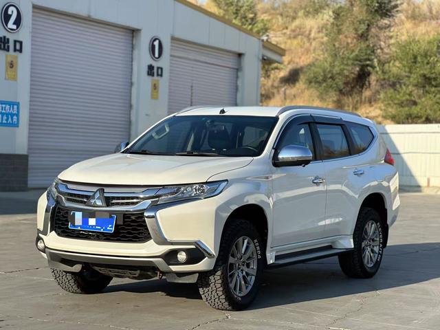 Pajero Jinchang (import) 2019 3.0L automatic four-wheel drive 7-seater parallel import