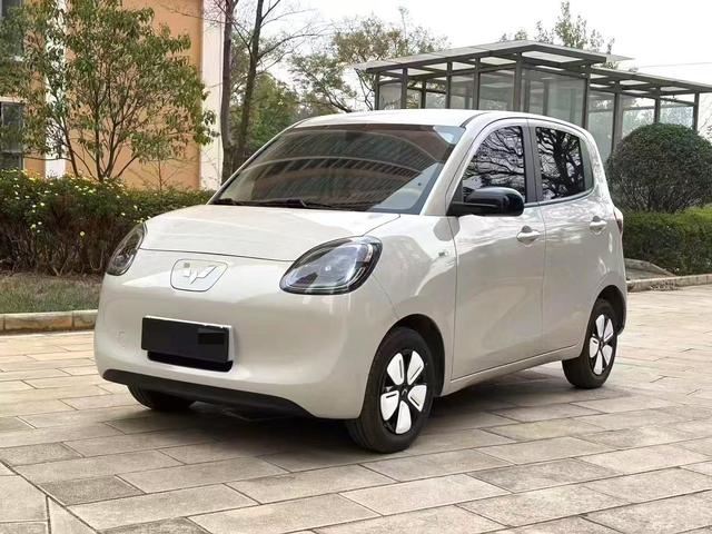Wuling Hongguang MINIEV 2025 model 205km lithium iron phosphate four-door version advanced model
