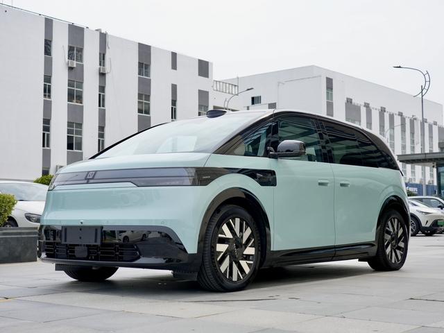 ZEEKR MIX 2025 102kWh long battery life Smart Driving version