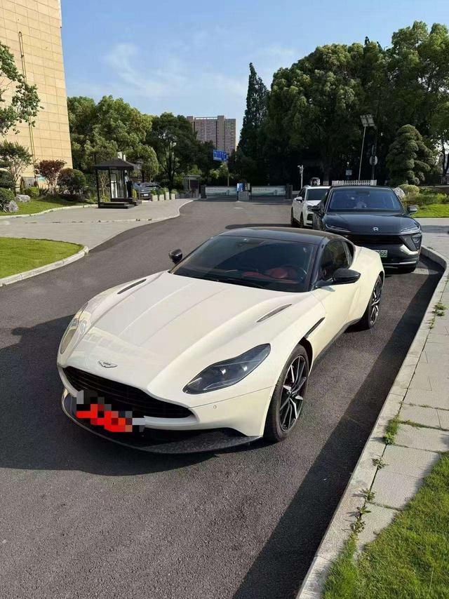 Aston Martin DB11 2019 4.0T V8 Coupe
