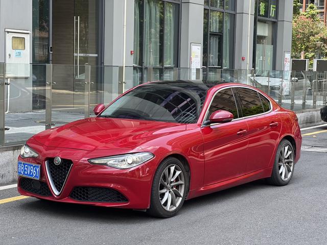 Giulia Giulia 2017 2.0T 200HP Luxury Edition