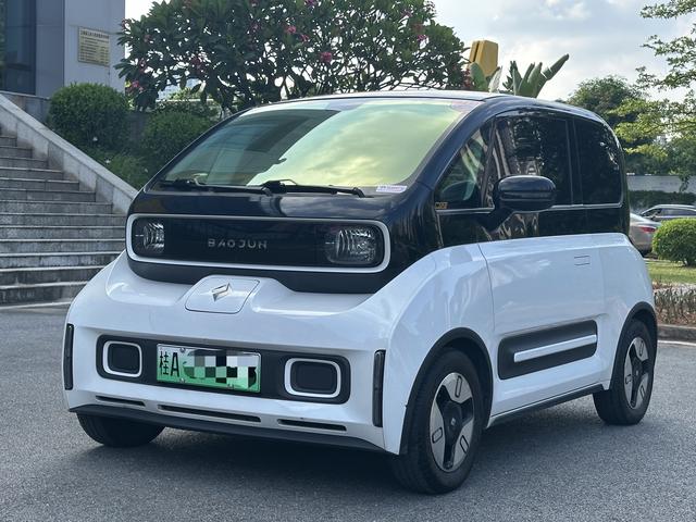 Baojun E300 2020 Plus Star Smart Edition