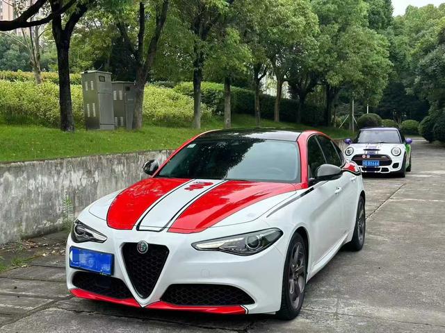 Giulia Giulia 2020 2.0T 280HP Deluxe