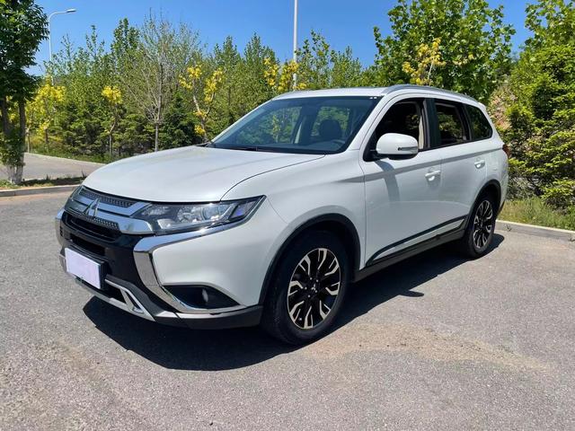 Outlander 2018 2.0L 2WD Pride 5-Seater