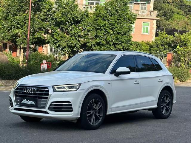 Audi Q5L 2018 40 TFSI Glory Style National V