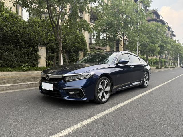 Insignia 2019 Razor-Hybrid 2.0L Nettlite Edition State VI