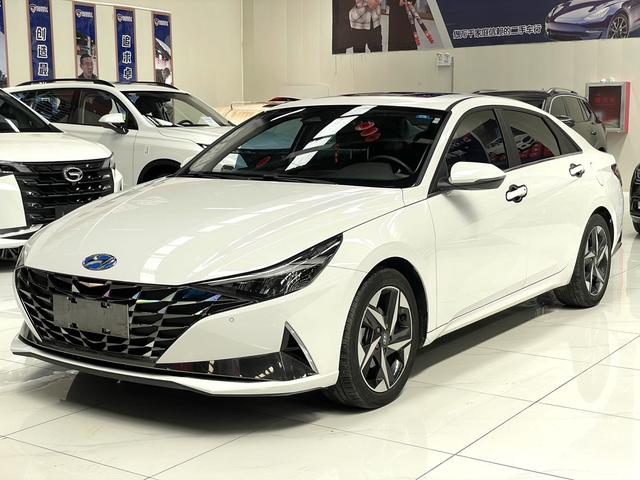 Elantra 2022 240TGDi DCT LUX Premium