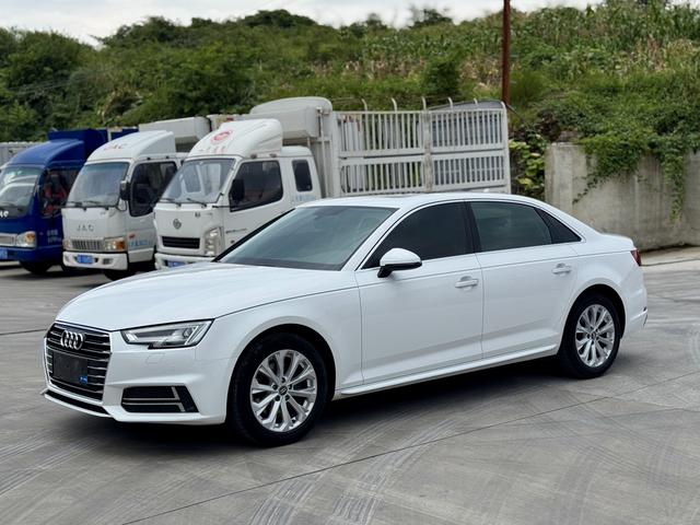 Audi A4L 2019 40 TFSI Aggressive National VI