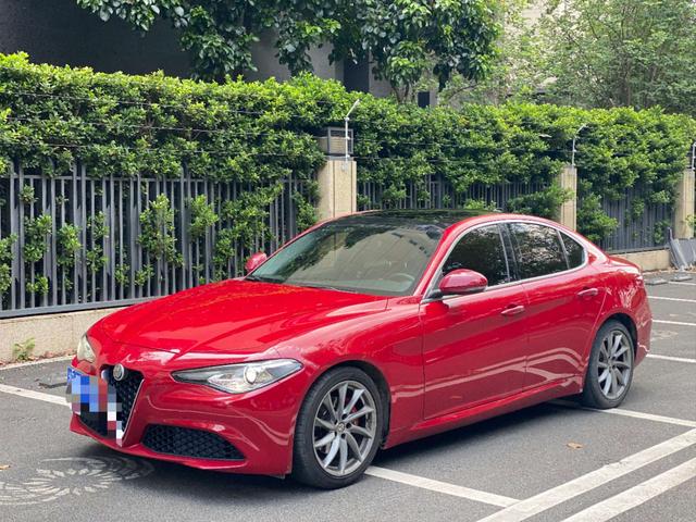 Giulia Giulia 2017 2.0T 280HP Luxury Edition