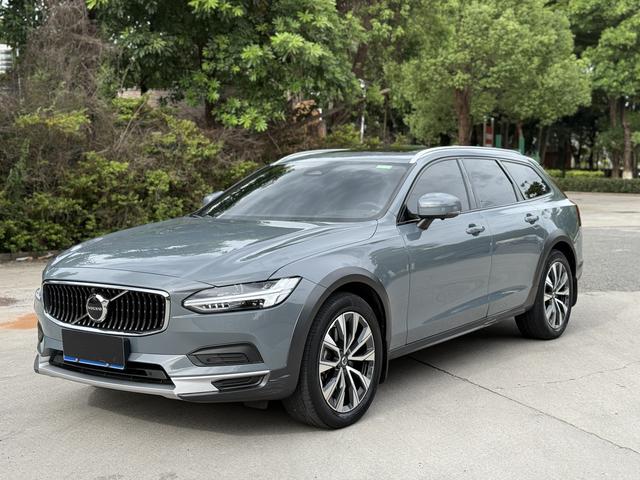 Volvo V90 2022 Cross Country B5 AWD Intelligent Vision