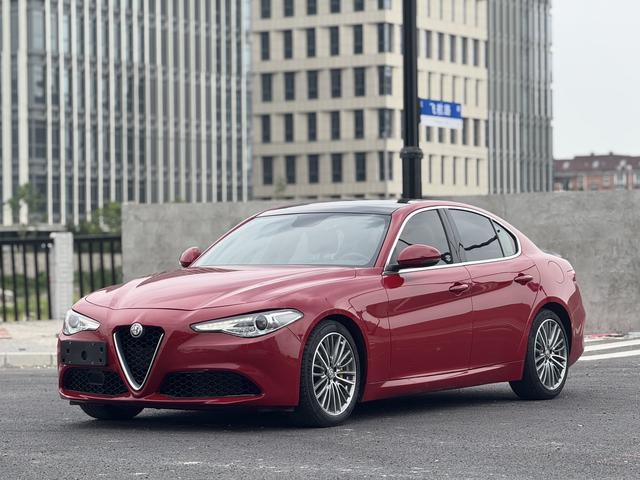 Giulia Giulia 2017 2.0T 280HP Luxury Edition