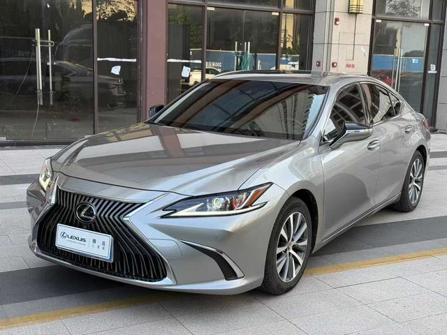 Lexus ES 2018 200 Excellence National V