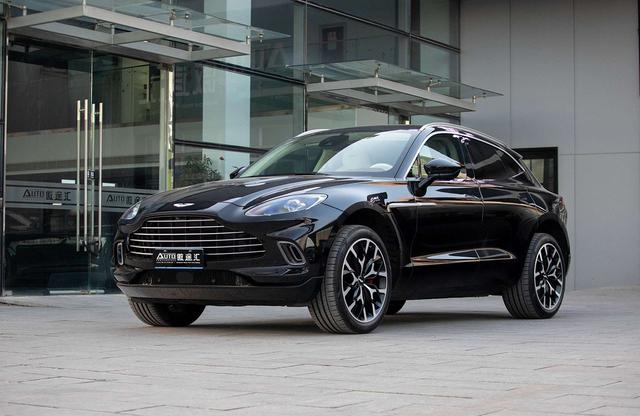 Aston Martin DBX 2022 4.0T V8