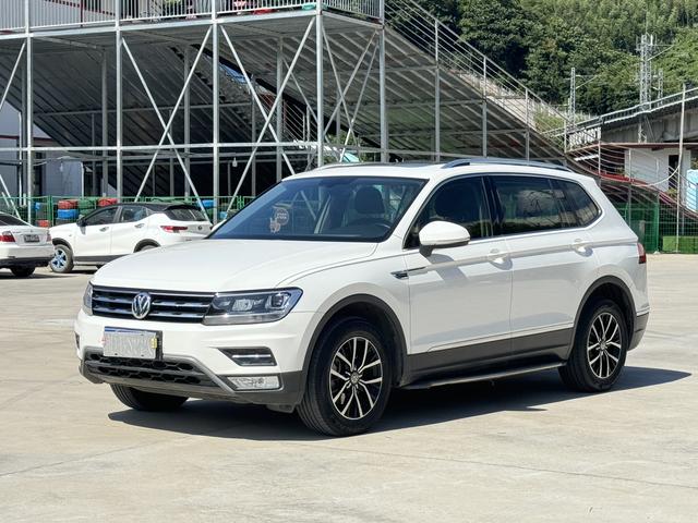 Touganda L 2018 Modified 330TSI Automatic 2WD Luxury Edition