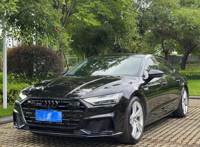 AUDI A7L 2022 45 TFSI quattro S-line Visionary Fluidic Package