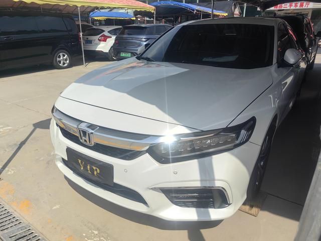Insignia 2019 260TURBO Essence Edition National VI