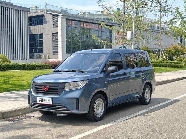Wuling Hongguang PLUS 2020 1.5L manual Standard Operating vehicle 7 seats