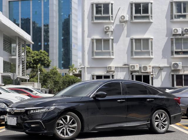 Insignia 2019 260TURBO Essence Edition State V