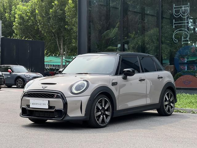 MINI 2022 2.0T COOPER S Artist five-door version