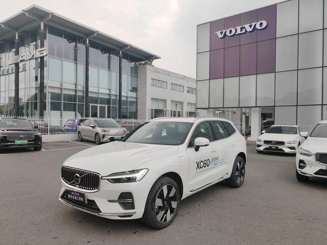 Volvo XC60 PHEV 2025 T8 four-wheel drive long battery life Zhiya Deluxe Edition