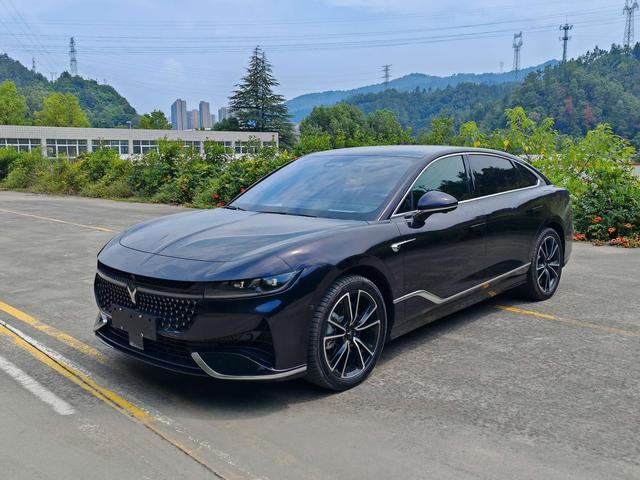 Lantu Chasing Light PHEV 2024 Ultra-long battery life Four-wheel drive Ultimate Edition