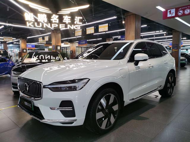 Volvo XC60 PHEV 2025 T8 four-wheel drive long battery life Zhiyuan Deluxe Edition