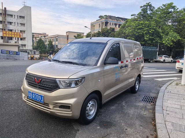 Wuling Hongguang V 2021 1.5L manual version of the window sealing car