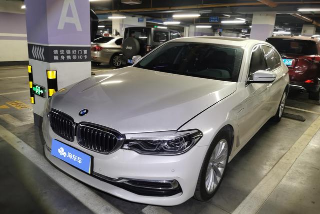 BMW 5 Series PHEV 2019 530Le Luxury Package