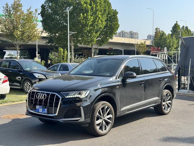 Audi Q7 2023 55 TFSI quattro S line Sport