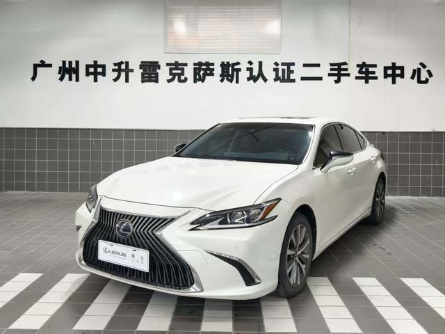Lexus ES 2018 300h Excellence Edition State V