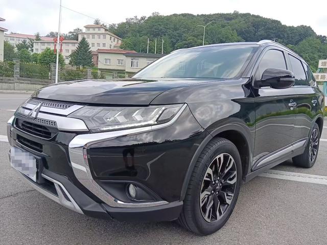 Outlander 2019 2.4L 4WD Peugeot 5-seat National V